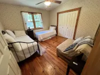 Beautiful ranch cottage close to Kings Canyon and Sequoia National Parks