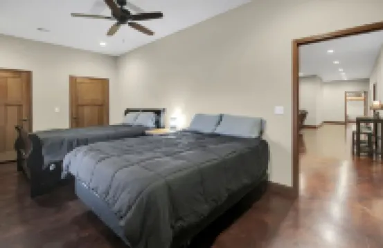 Spacious Lodge on 40 Acres!