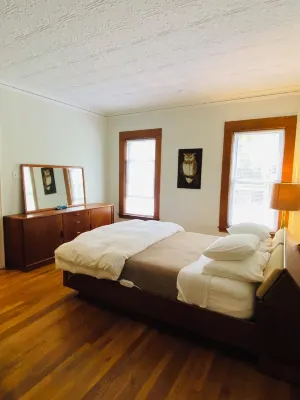Littleton Center Vintage Themed 1 Bed 1 Bath. Walk to Center.