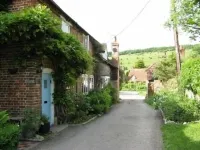 Lovely 2 bedroom cottage in pictoresque village, near Henley-on-Thames & Marlow
