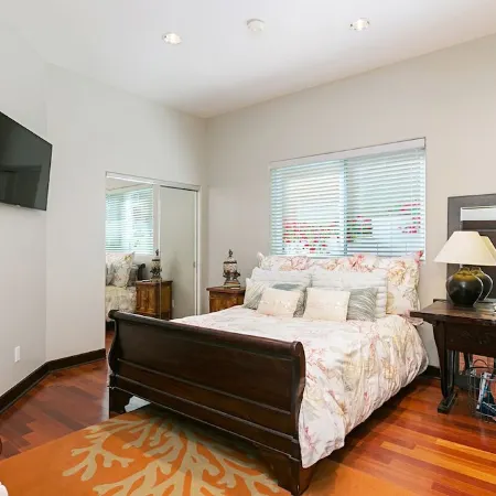 Oceanfront! 3 Distinct Suites! Jacuzzi & BBQ!