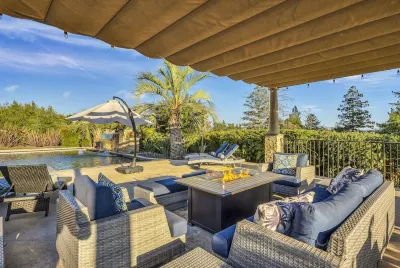 Heart of Sonoma County, Fountain Grove 4BR/4BA home, pool, spa, outdoor kitchen