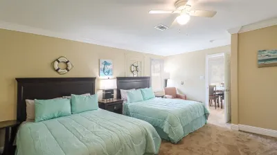 Cheerful Coastal Home. Close to Beach, 4Br/2Ba, Sleeps 13 guests