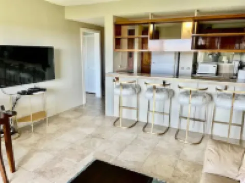 Best View in Hilo - Pool, WIFI, 2 BD Condo