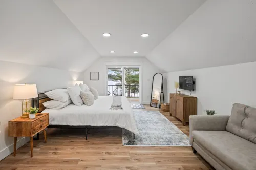 1/2 acre, 450 feet of lake frontage and a sandy beach with sunsets! Hotels in Osceola County