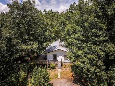Springtime in the Smoky Mountains! ~Sleeps 5 Hotels near Talking Turkey Studio