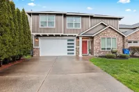 Charming 4-bedroom family friendly house with WiFi and AC in fabulous Vancouver