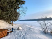 Family Retreat with Privacy and Comfort on Middle Eau Claire Lake. Fast Wifi! Các khách sạn ở Barnes