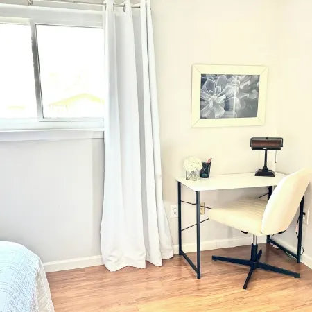 2 bed 2 bath Modern Farmhouse in Old Town Spring