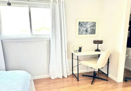 2 bed 2 bath Modern Farmhouse in Old Town Spring