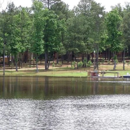 Treehouse: Romantic Hideaway on Private Lake Отели в г. Апшур