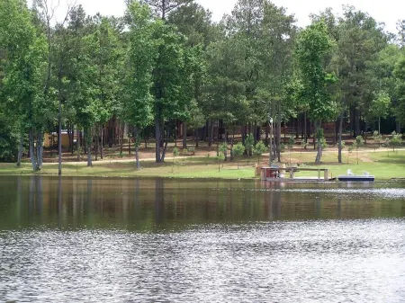 Treehouse: Romantic Hideaway on Private Lake