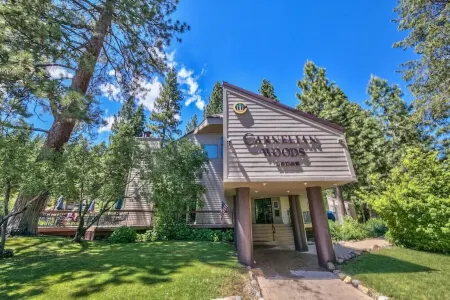 Tahoe Alpine Escape: 2Br/2BA, Sleeps 7, Kids & Pets Welcome Отели в г. Carnelian Bay