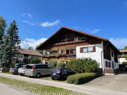 Modern & Cozy Vacation Apartment with Large Terrace and View of the Castle