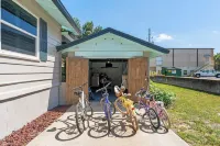 Spacious 1 block to Downtown Mt. Dora "The Brick Haven" with Garage Gameroom!!