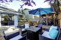 Heart of Wine Country, Cute Cottage w/Hot Tub Hotels in Windsor