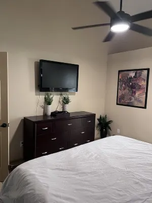 Pool home in Phoenix Retreat close to everything! Hotels in Maryvale