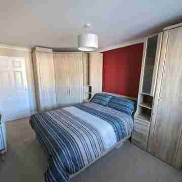 Large 1 bed flat with parking, central Broughty Ferry Rooms