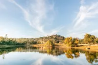 Rolling Oaks Ranch: Private Lakefront Farm Stay on 235 Acres