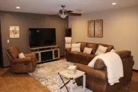 Quiet and Comfortable!  5 minutes away from parks/hospitals Hotels in Joplin