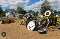 5 bedroom in the center of Springfield .