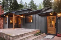 Riverside Oasis: Hot Tub, Fire Table & Scenic Cold Plunge