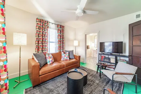 Irish Spring in Three Oaks Отели в г. Три Окс