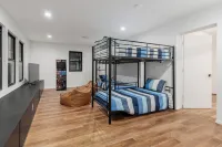 Lake Access, Kayaks, Firepit, Screened Porch