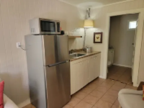 Carriage House - Historical District One Block off High Street Hotels in Comfort