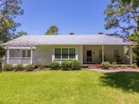 Pinehurst Village Vacation House w/ private pool 8) beds Hotels in Pinehurst