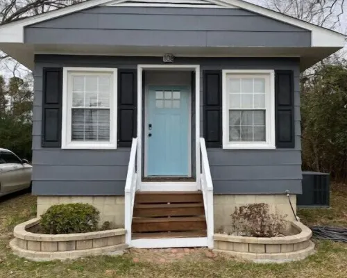 BOHO BUNGALOW - STEPS FROM HISTORIC DOWNTOWN APEX<br> Hotels in Apex