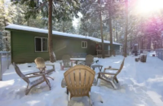 Lassen/McCumber Lake Luxury Cabin with Hot Tub