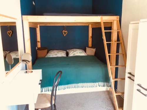 NB holiday apartment or live temporarily / near the train station
