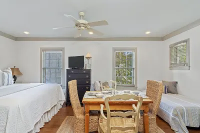 * Charming Carriage House located in Rosemary Beach  *Pet Friendly