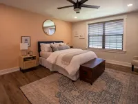 Beautiful 4/3 waterfront home with 2 master suites 툴 호텔