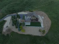 Bear Lake Cabin w/ lots of privacy and amazing Lake View