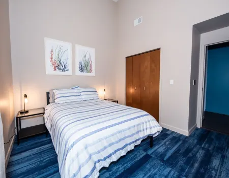 Marina Sunsets Overlooking Chesapeake's Pool Отели рядом с достопримечательностью «Zoom Flume»