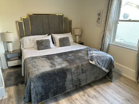 Amazing Modern house with a full kitchen and parking