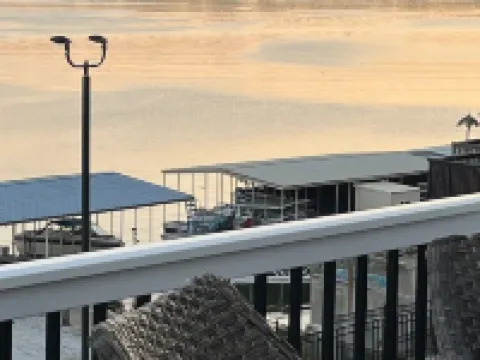 La Grand! Our largest Luxury Villa overlooking Honey Creek Marina! Boat Parking! Hotels in Grove