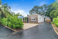 ☀Captains Cottage☀ 0.2 miles to water! Minutes to Singer Island & Peanut Island! 래피드 워터파크 주변 호텔