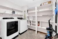 Fantastic for Extended Stays & Work Crews- 10 beds, 5 bedrooms, 2.5 baths Hotels in Warner Robins