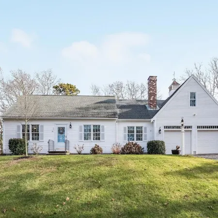 Comfy Cape Home: Close to Mayflower Beach, golf course, and Downtown