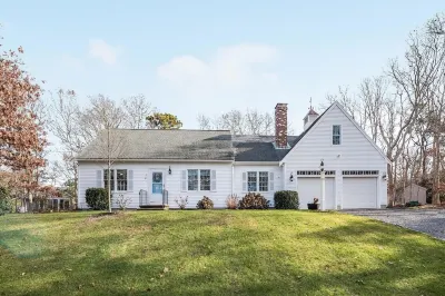 Comfy Cape Home: Close to Mayflower Beach, golf course, and Downtown