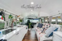 Getaway Skoolie- OFF Grid & Take you wherever your heart desire Hotels in Portage