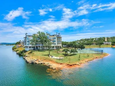 Lakefront Livin' at Bella Vista @ Island on Lake Travis with Indoor Heated Pool! 住宿飯店