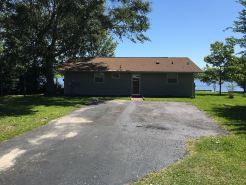Relaxing lake house beautiful view, close to beaches, hiking, casinos, and NOLA.