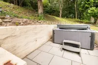 The Jeweler's Villa, HOT TUB!