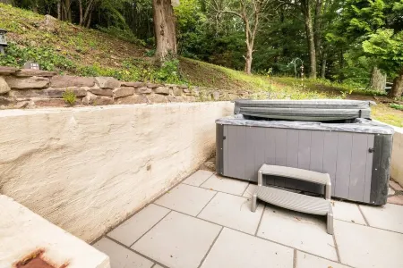 The Jeweler's Villa, HOT TUB!