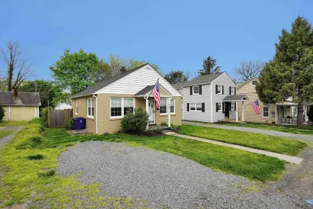 The Cottage on Royal - Historic Leesburg Home