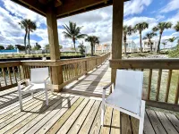 Minutes to the Beach! Waterfront House, BBQ Grill -Rooftop Deck / River View. Hotels in Jensen Beach